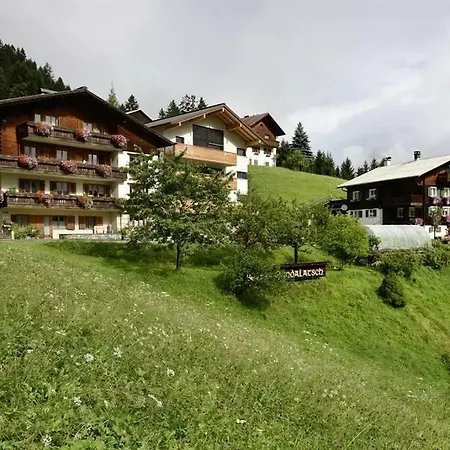 Bed & Breakfast Berghof Gundalatsch 3*