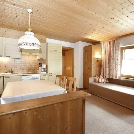 Berghof Gundalatsch Bed & Breakfast 3*